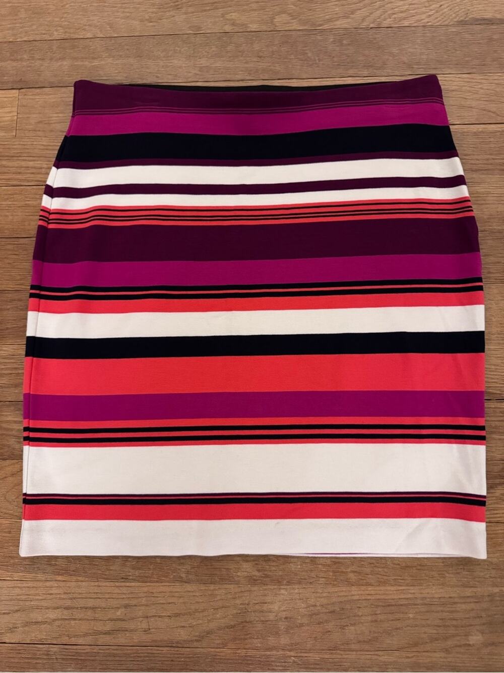 Ann Taylor Women's Multi-Color Striped Knee Length Pencil Skirt - Size 6
b10